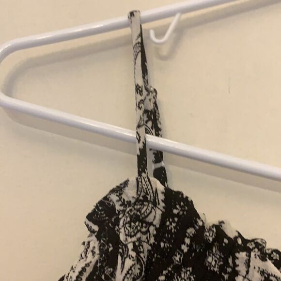 IZ Byer off the shoulder, spaghetti straps, black/ white paisley blouse Size M - Picture 3 of 8